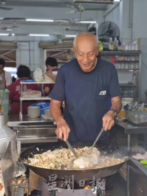 柔:食客指路(1月16日刊):居銮人的童年记忆 Uncle炒菜头粿会回味无穷