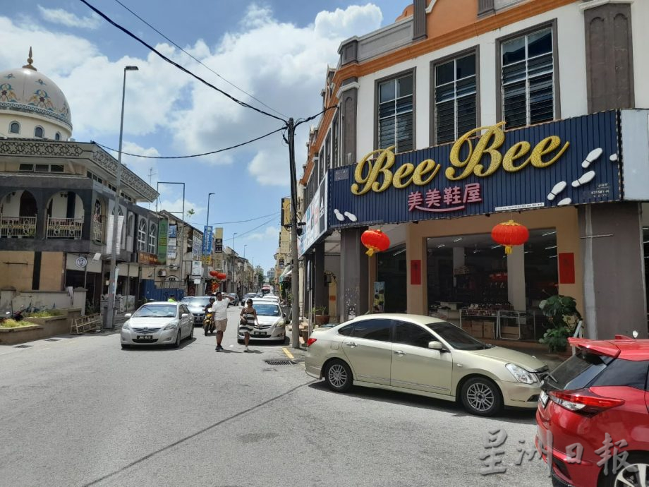 梁证法：添武牙拉也年味 盼商家挂灯笼贴春联