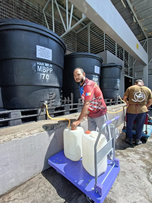 槟市厅巴刹设4水箱 商贩纷赞好