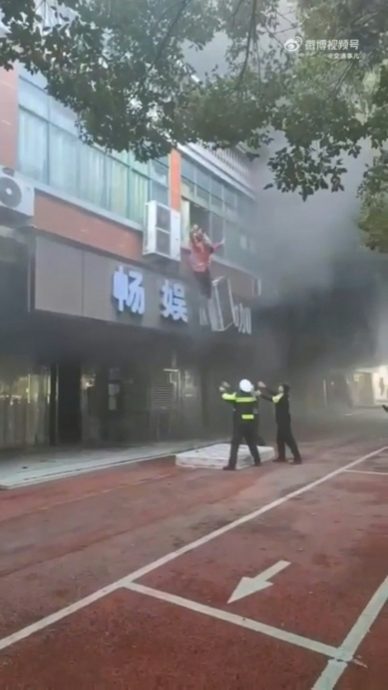 江西火灾39死| 火灾男孩说“我出不去了,妈妈”