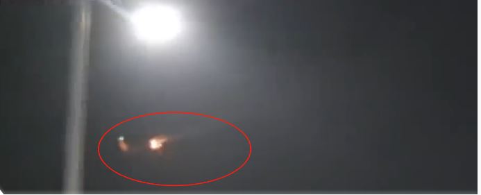 波音客机仁川机场降落遭鸟击　引擎爆火花 边降落边喷火 乘客吓坏了