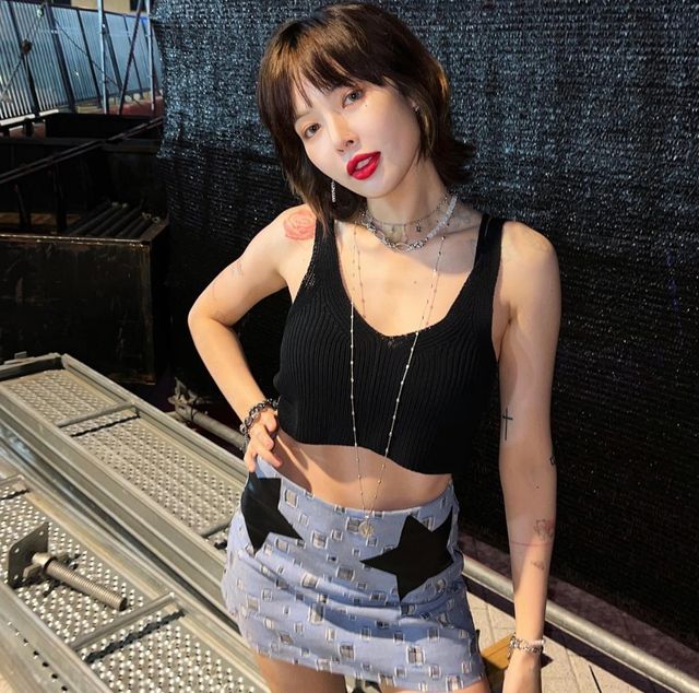 泫雅深夜牵手龙俊亨疑认爱  经纪公司暧昧回应