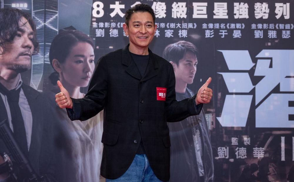 潜行｜刁曼岛血腥婚礼大逃杀 刘德华狂风暴雨护孕妻12晚