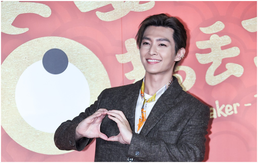 炎亚纶27日复工 当店长互动粉丝