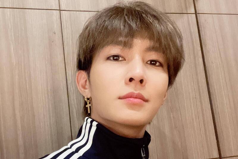 炎亚纶传悄卖豪宅 搬家2原因曝光