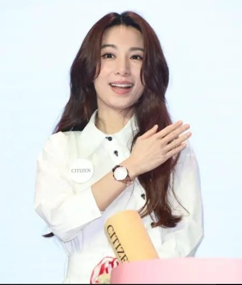 爆遭Ella老公背后捅刀 田馥甄：当八卦看完