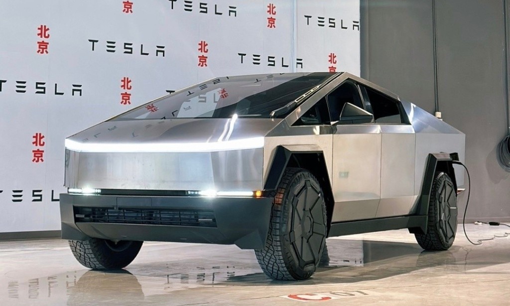 特斯拉Cybertruck在中国首度亮相惹议 网民：像手工焊的