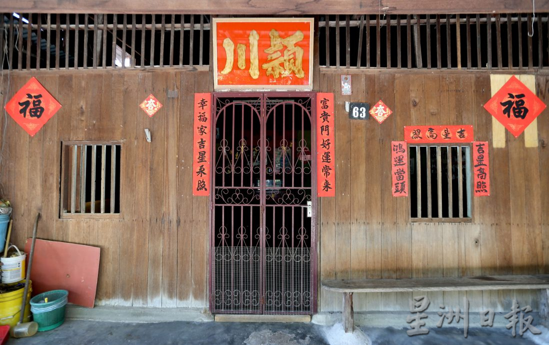 甲板新村生活文物馆  推动手写春联年味浓