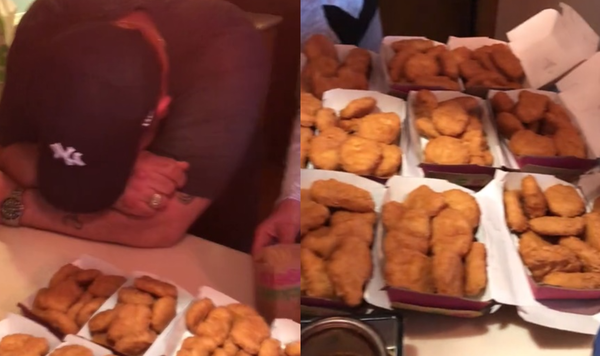 男子订外卖多打1个0 鸡块淹没餐桌千万人笑翻