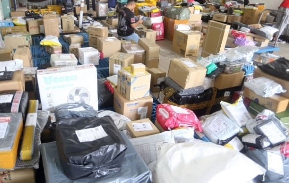 男子险被盗RM2200怒问快递公司“骗子为何有正确追踪号?”