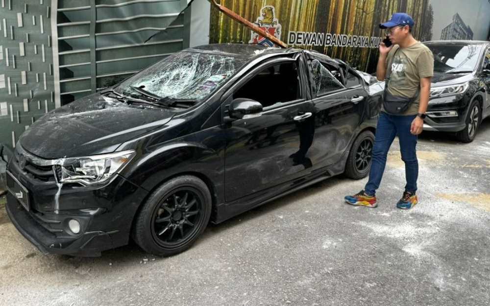 疑施工失误 隆组屋停车场混凝土坠落 砸中数车