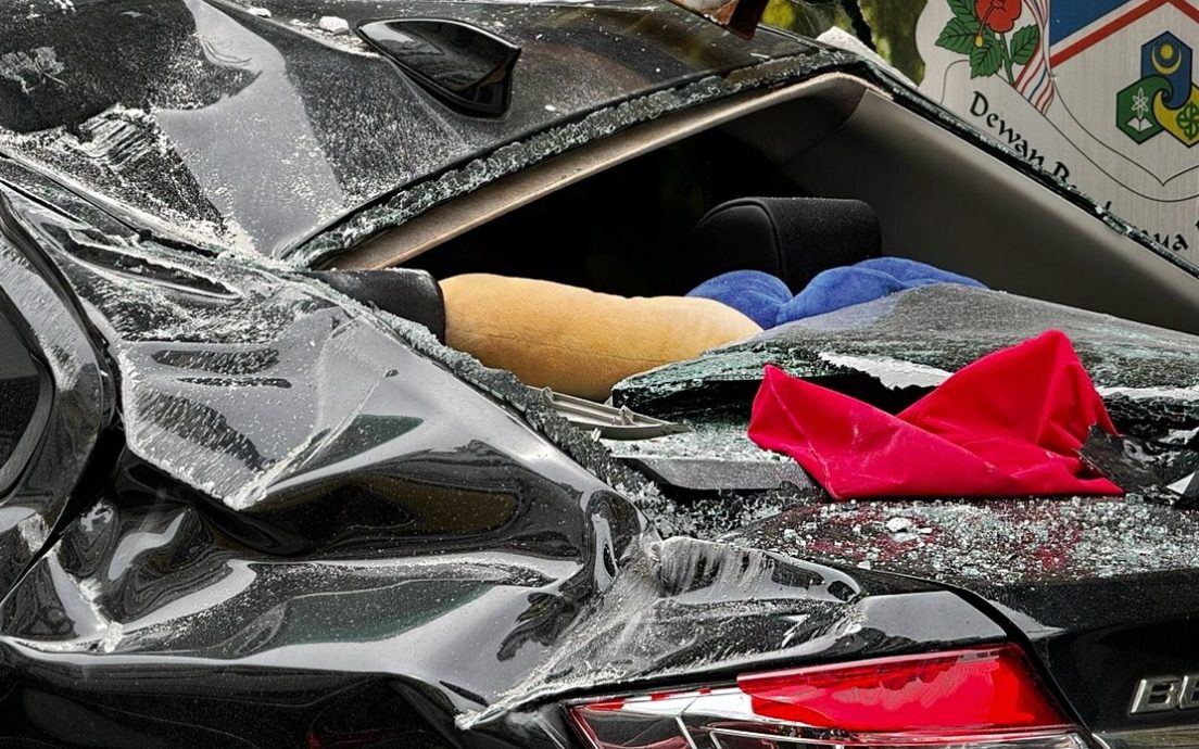 疑施工失误 隆组屋停车场混凝土坠落 砸中数车