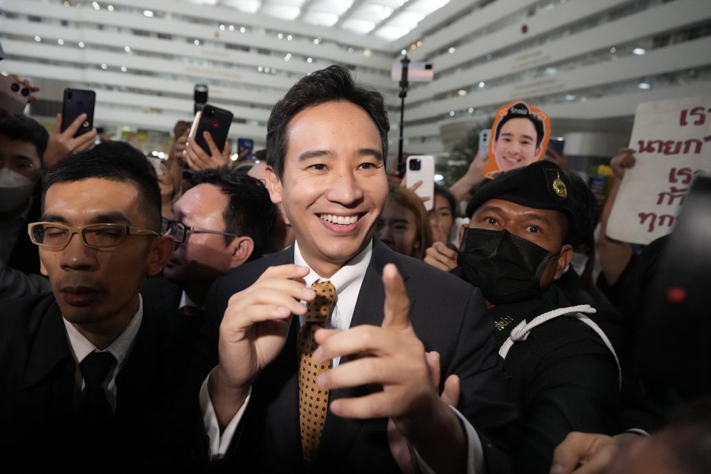 皮塔重返国会并放言“如果离开，也是去首相府”