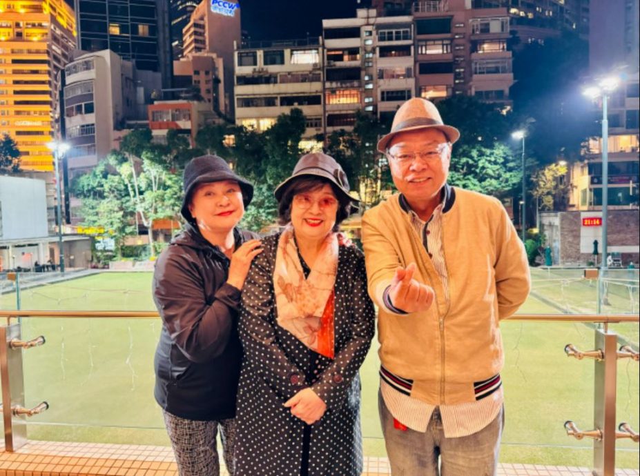 相约黄淑仪李力持补庆75岁生日 徐小凤重现经典黑白波点Look