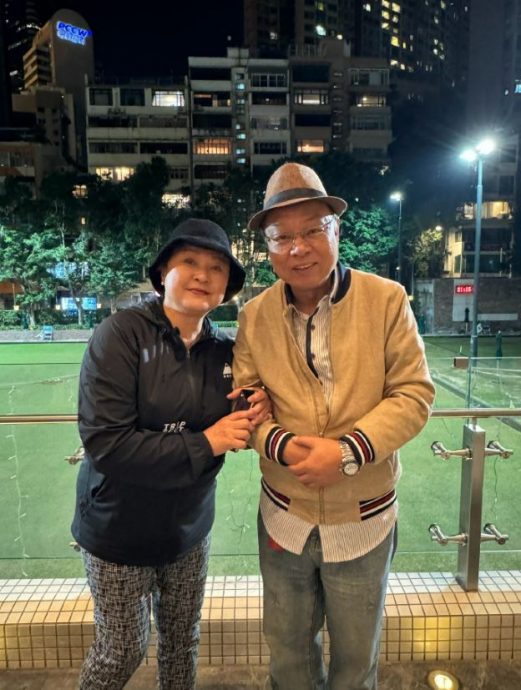 相约黄淑仪李力持补庆75岁生日 徐小凤重现经典黑白波点Look