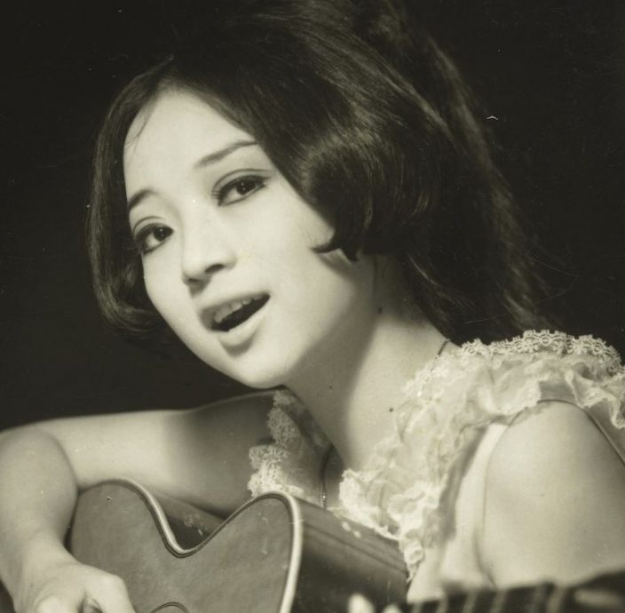 相约黄淑仪李力持补庆75岁生日 徐小凤重现经典黑白波点Look