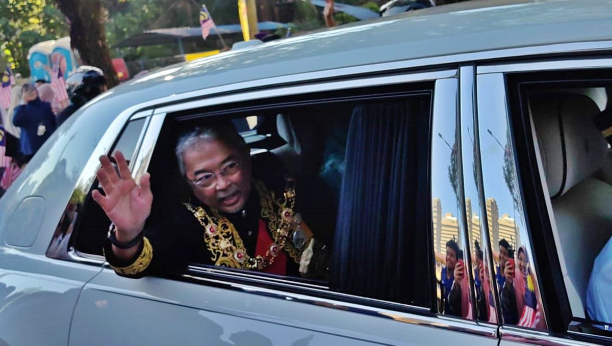 给全国/逾千人夹道欢送卸任元首—人头访/7图