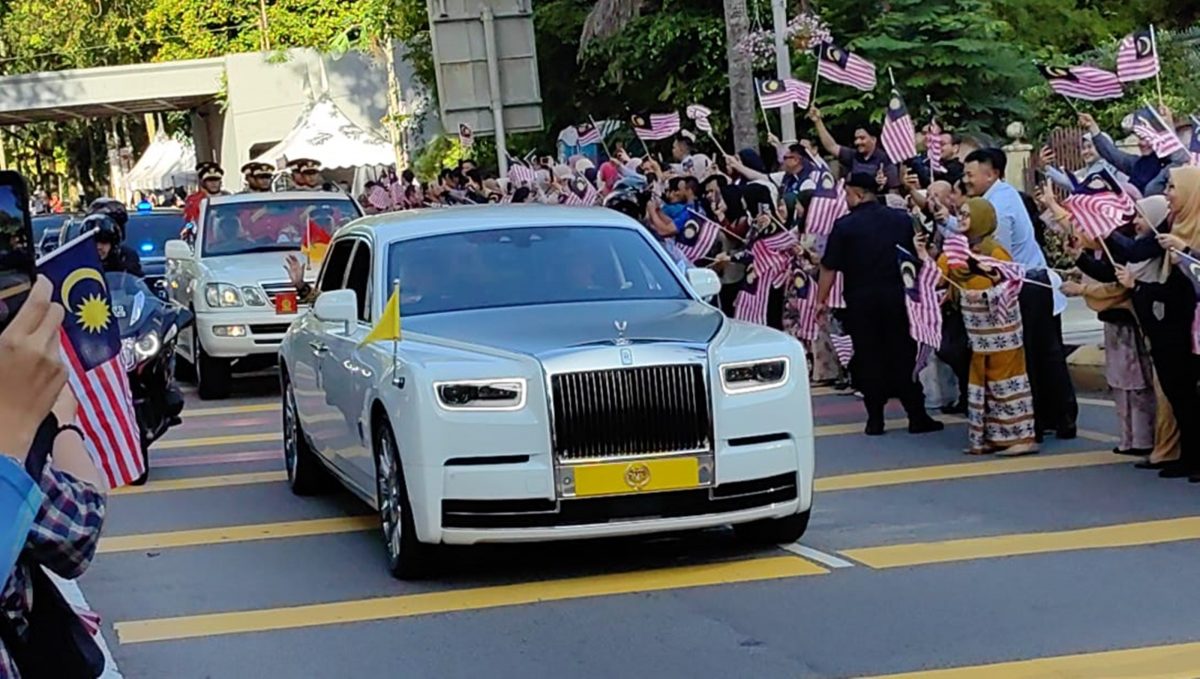 给全国/逾千人夹道欢送卸任元首—人头访/7图