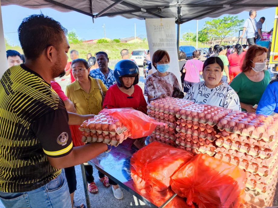 罗思义:霹流动商店开抵也朗 加码优惠反应空前热闹