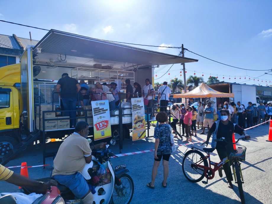 罗思义:霹流动商店开抵也朗 加码优惠反应空前热闹