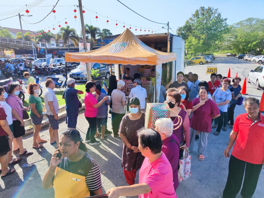 罗思义:霹流动商店开抵也朗 加码优惠反应空前热闹