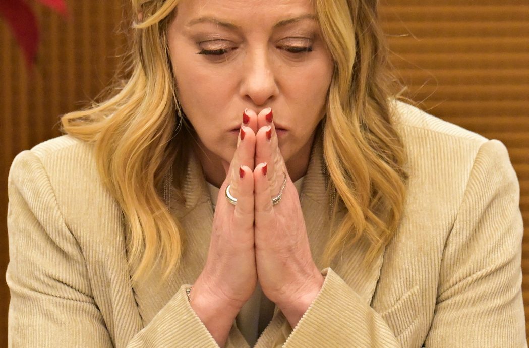 罗马数百人集体举手行纳粹礼 反对派震怒促解散极右政党