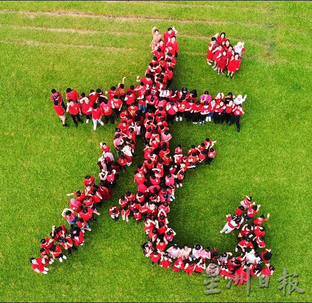 美罗中华一校布置校园迎新春庆百年