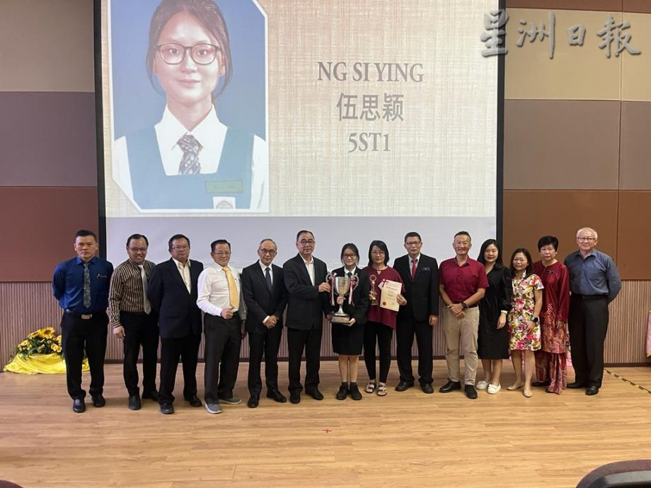 育才华中224名中五生毕业 迈向新里程碑
