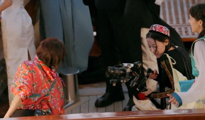 自荐掌镜却把硬盘格式化 迪丽热巴挨轰“迫害打工人”