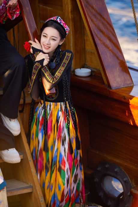 自荐掌镜却把硬盘格式化 迪丽热巴挨轰“迫害打工人”