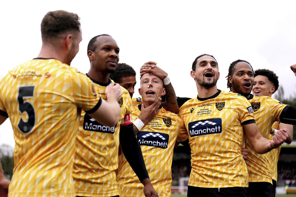 英足总杯|第3圈双双大胜英冠球队  蓝狮喜鹊领衔英超群雄晋级