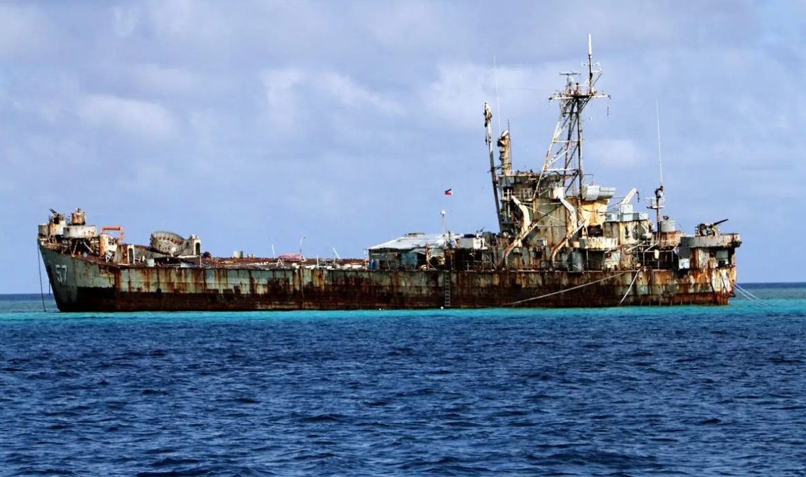 菲律宾仁爱礁空投补给成功 中国海警局:停止挑衅炒作!