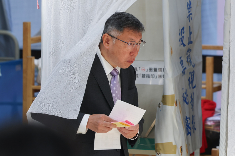 蓝营支持者怒批柯文哲“历史罪人”