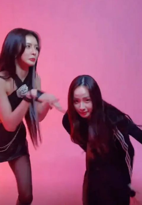 蔡卓宜姐妹同框尬舞 胞妹撞脸杨幂成焦点