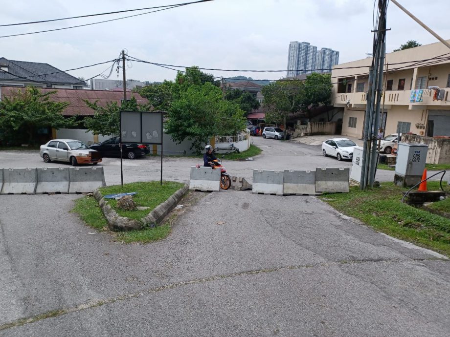 蕉赖文雅花园封路 学校路段交通顺畅