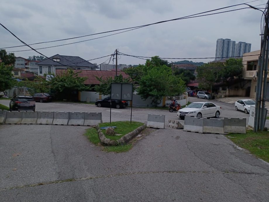 蕉赖文雅花园封路 学校路段交通顺畅