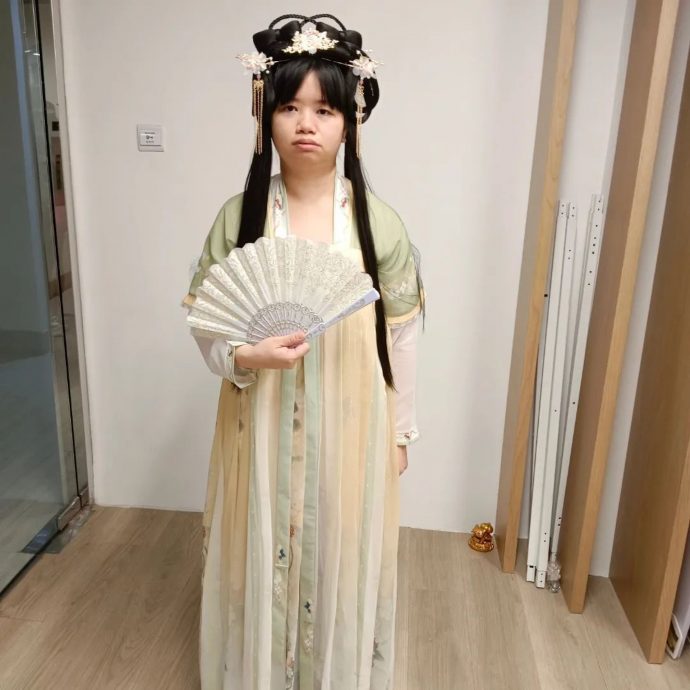 薛影仪古装飘仙气 被网民求婚回怼4字