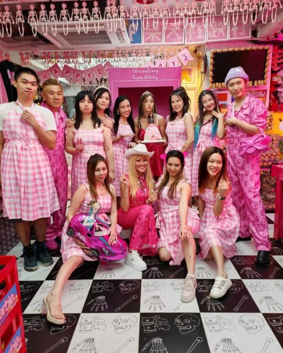 薛影仪扮芭比  网酸“像纸扎公仔？”