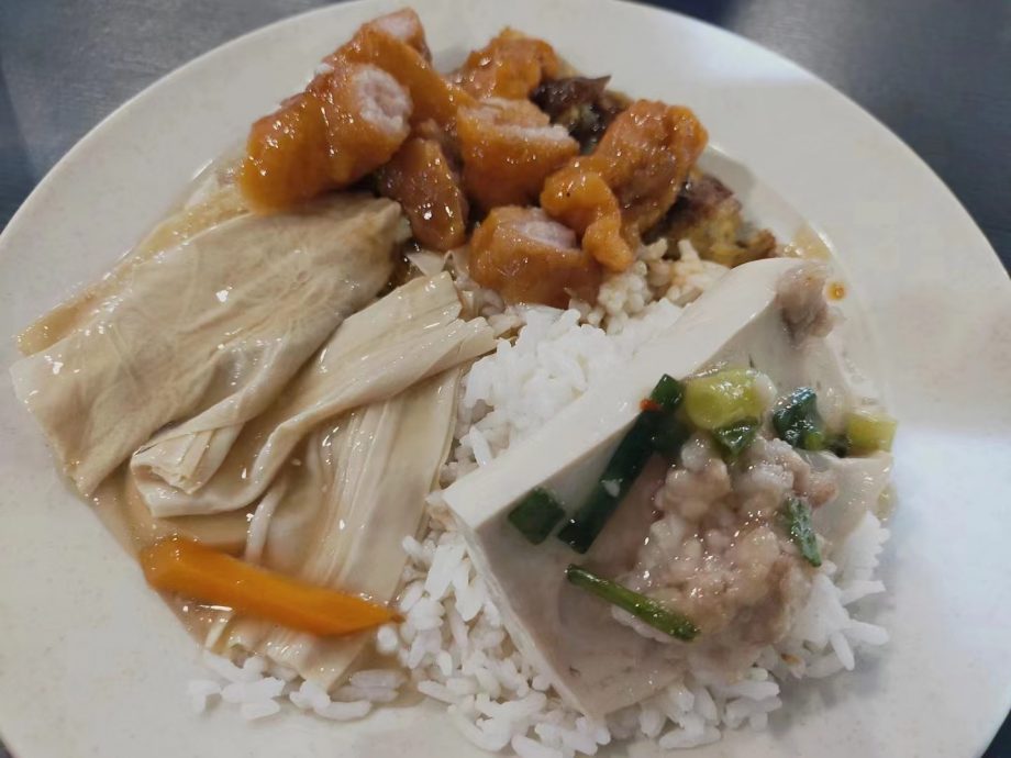 被15令吉经济饭吓到 女子：下次不去了！