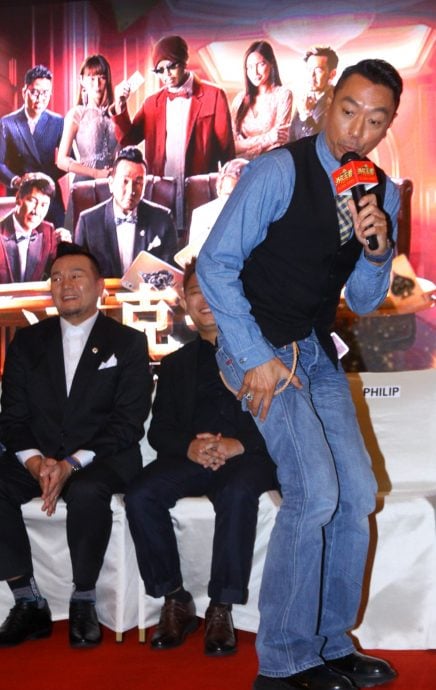 被林德荣扫背又摸臀 姜晧文自豪够圆不用垫