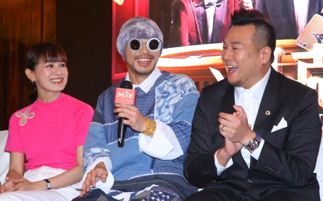 被林德荣扫背又摸臀 姜晧文自豪够圆不用垫