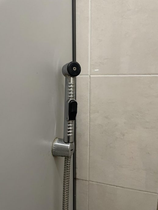 视频 | 吐槽吉隆坡新购物商场 美网红:没喷水枪大马人难接受!