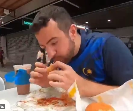 视频 | 外国游客赞Ramly汉堡胜麦当劳 网民：你被砍菜头了！