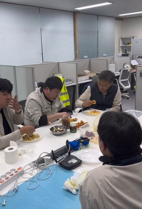 视频 | 大马人教用手抓饭吃臭豆 韩国人赞好吃:我要加饭!