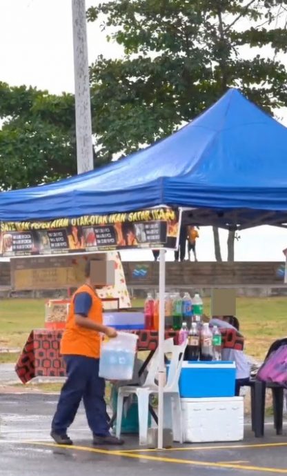 视频 | 父早逝母重病 男童年纪小小就携妹摆档养家