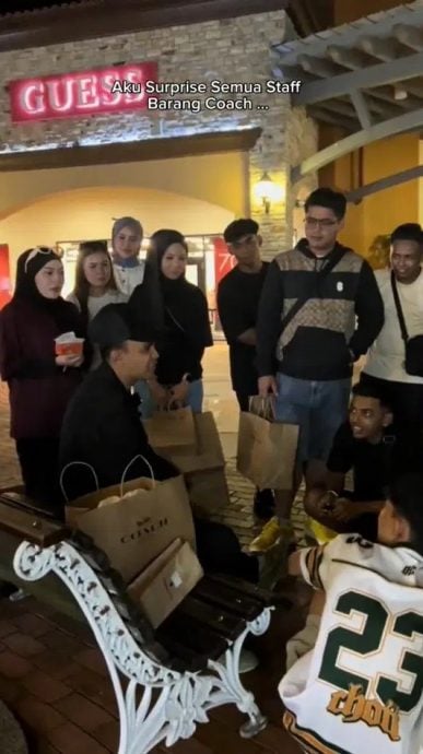 视频 | 老板给每人RM2500买名牌“花10万感谢员工是值得的”