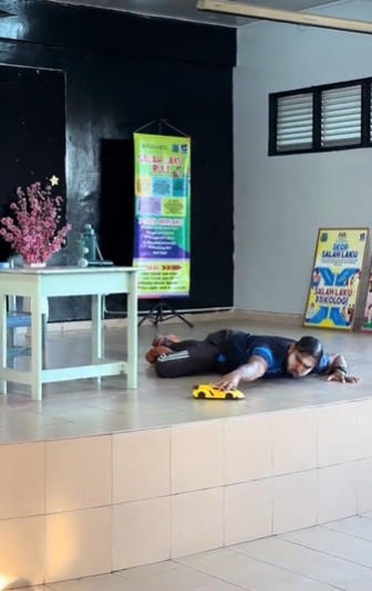 视频 | 言教不如身教!老师演话剧教学生勿霸凌性骚扰