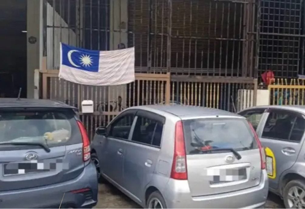 视频 | 门口被挡无法开门做生意 店家出动叉车把Axia扛走!