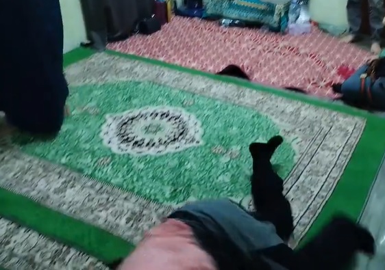 视频|挥拳打病人帮“驱魔” 网质疑宗教师“好奇怪”