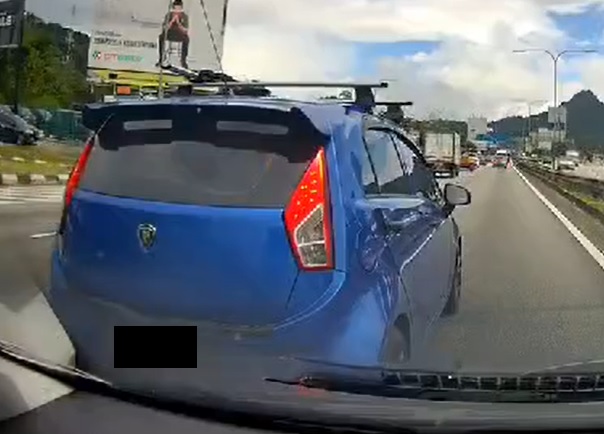 视频|轿车司机危险驾驶不满被鸣笛 快速车道紧急刹车阻对方前走